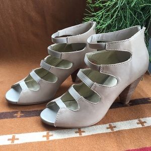 Seychelles 5 strap heels